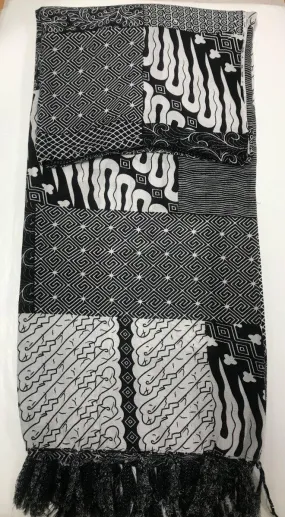 Rayon Sarong Wrap Black & white Geometrical Pattern Fringed Sarong