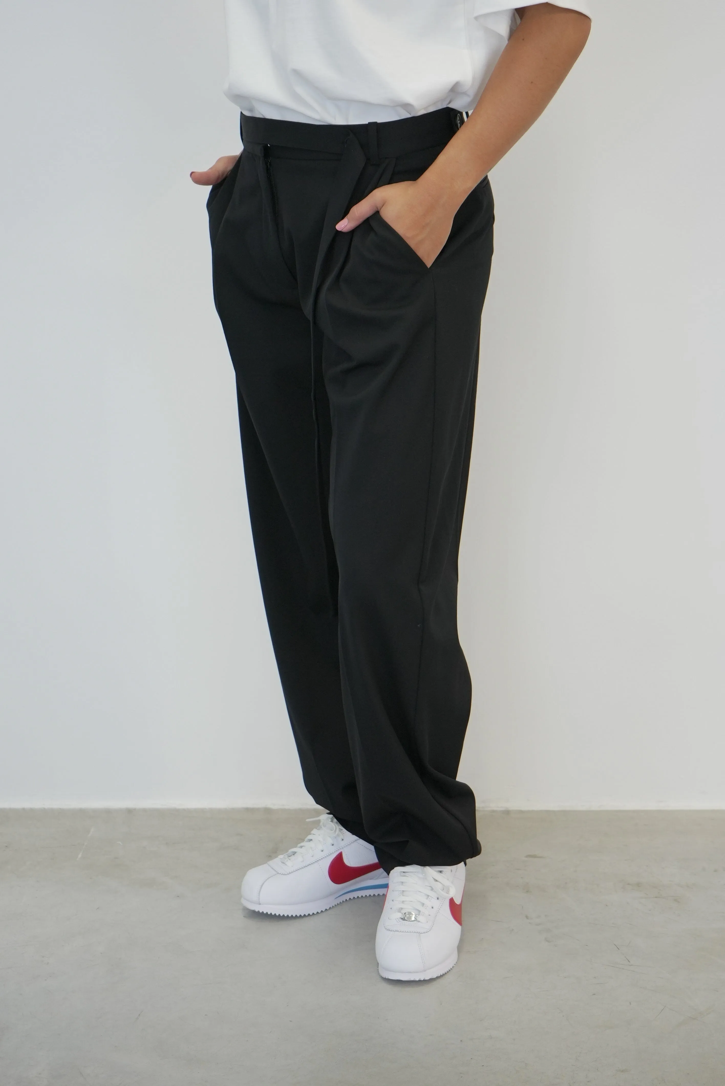 RELAXED FIT BELTED PANTS